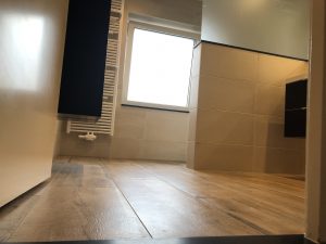 badkamer renovatie 10 leusden lange tegels op vloer