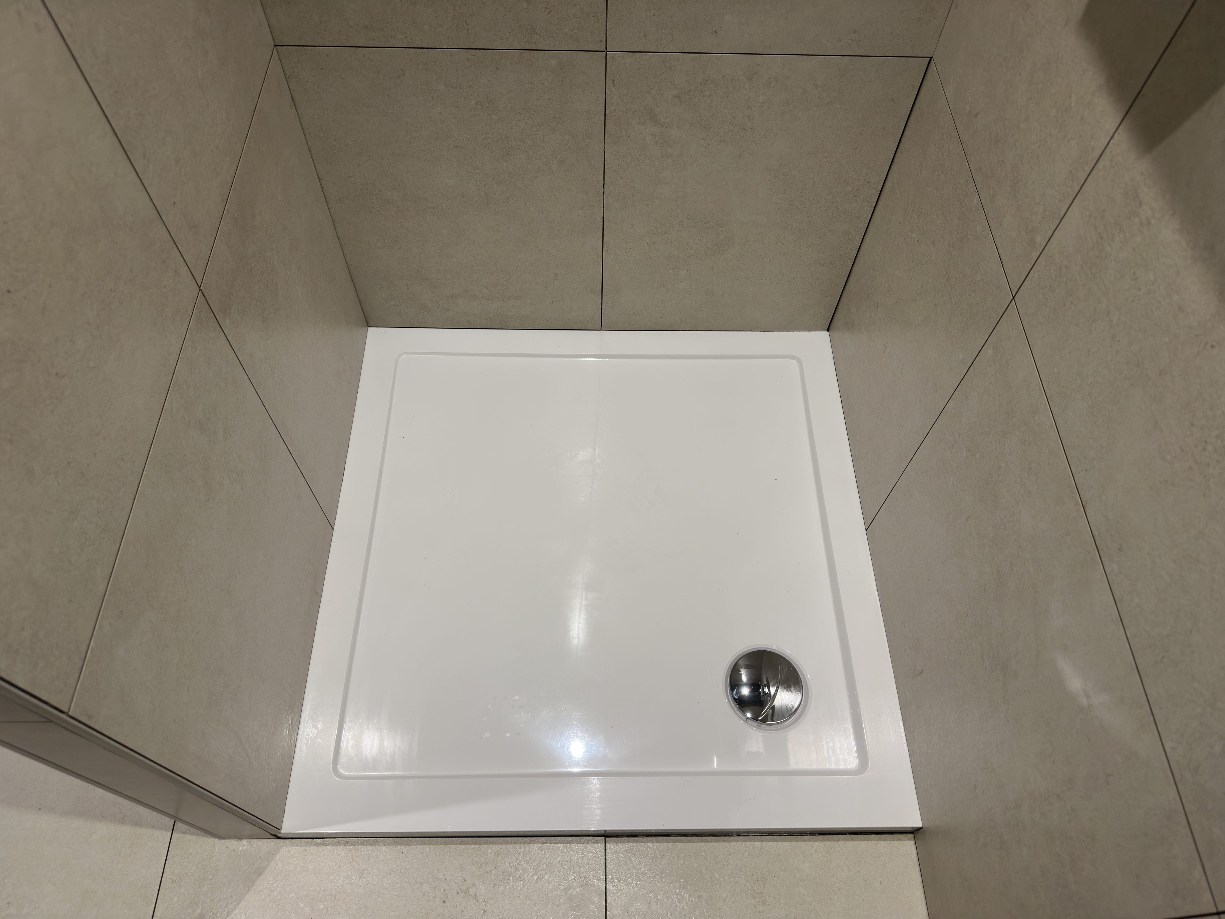 Badkamer verbouwing 37 Amersfoort met lage douchebak